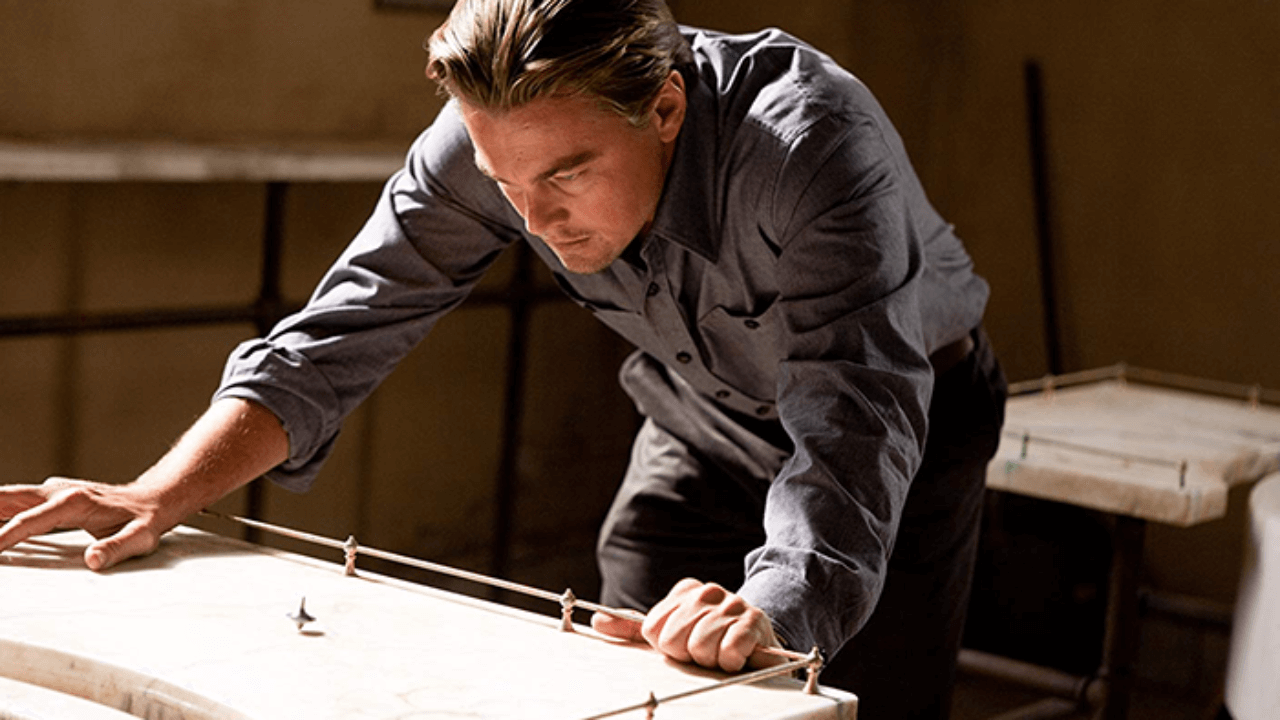 Leonardo DiCaprio dalam film Inception